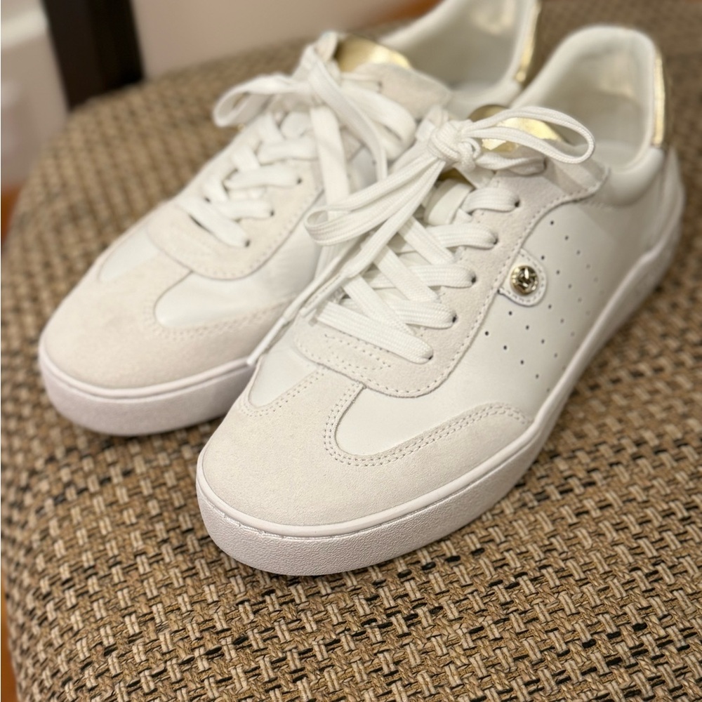 MICHAEL Michael Kors White Sneakers with Textured Leather and Perforations